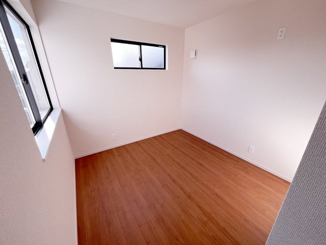 島田市東町　5期　限定1棟の洋室|2面採光を確保した明るい室内は、風通しも良く、大変居心地の良い空間となっております。
