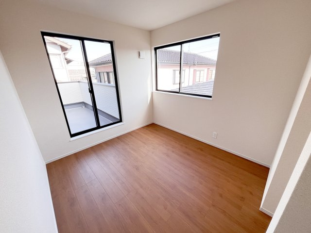 島田市東町　5期　限定1棟の洋室|こちらからはベランダに出られますので、思う存分お布団を干せます！
