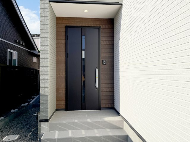 島田市東町　5期　限定1棟の玄関|防犯対策にもなるカメラ付きインターホン+ポスト
