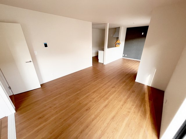 島田市東町　5期　限定1棟の居間・リビング|広々としたリビングは、陽当たりがよく、自然と家族が集まる空間になります。
