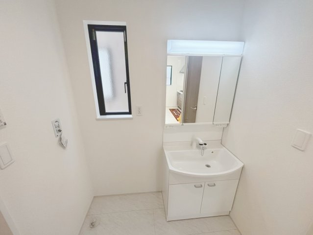 藤枝市藤岡6期　新築住宅の独立洗面台