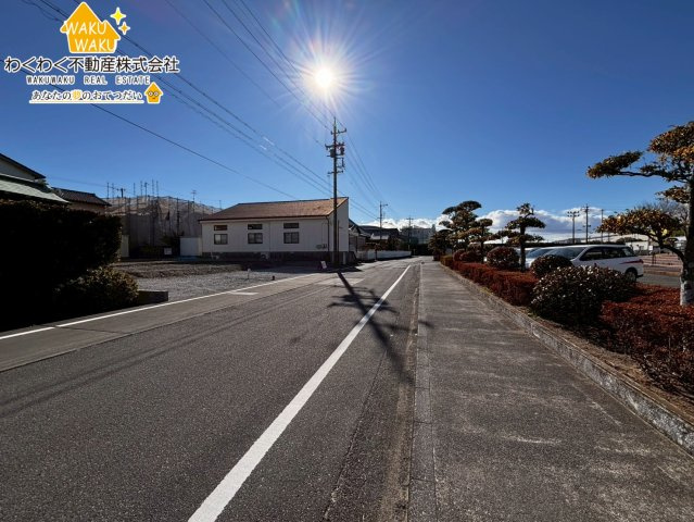 吉田町住吉8期　新築戸建の前面道路含む現地写真