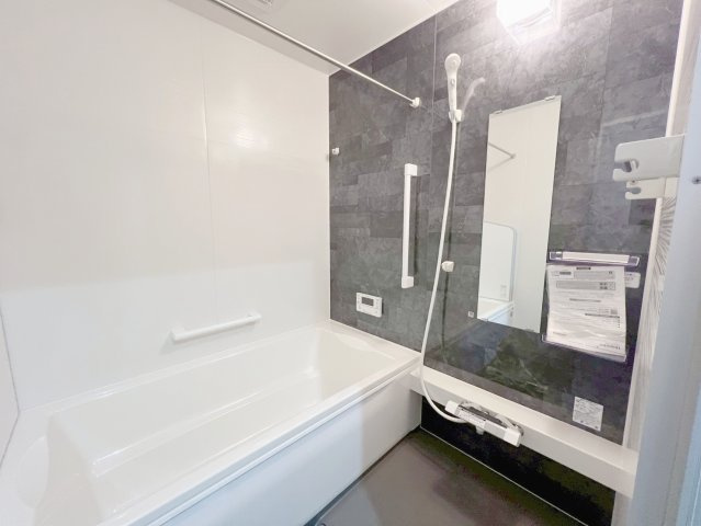 焼津市田尻北　新築戸建の浴室|ゆったりと足を伸ばせる一坪タイプの浴室です。浴室換気乾燥機付きですので、カビの発生も抑制出来ますね♪