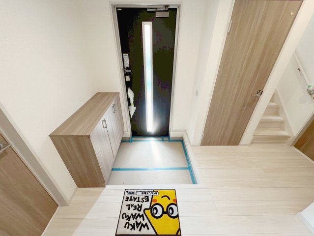 焼津市田尻北　新築戸建の玄関|広々あかるい玄関です
