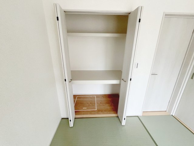 焼津市田尻北　新築戸建の和室|和室にも収納完備！