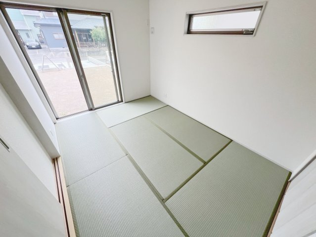 焼津市田尻北　未使用戸建の和室|来客時やお昼寝スペースなどに☆玄関からすぐにあるのも重宝します！