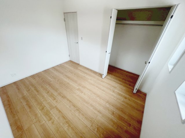 焼津市田尻北　未使用戸建の洋室|すべての居室にはたっぷり収納できる大型収納を設置しています
