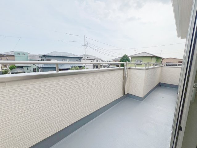 焼津市田尻北　新築戸建のバルコニー|広々としたバルコニーで洗濯物もお布団もたくさん干せます
