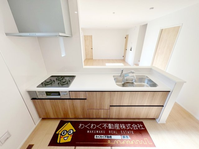 新築 焼津市石津　第1期のキッチン|リビングに目が届くのでキッチンにいても、ご家族みなさまで過ごせます♪