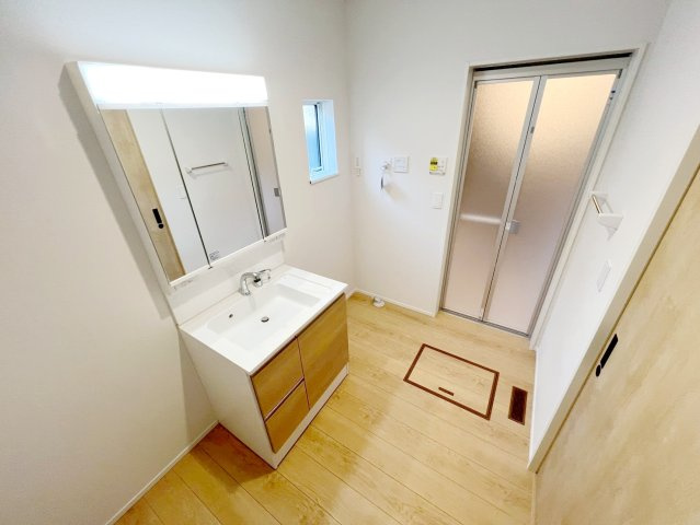 新築 焼津市石津　第1期の独立洗面台|ゆったり脱衣所です♪