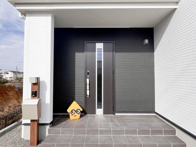 吉田町住吉7期　新築戸建の玄関