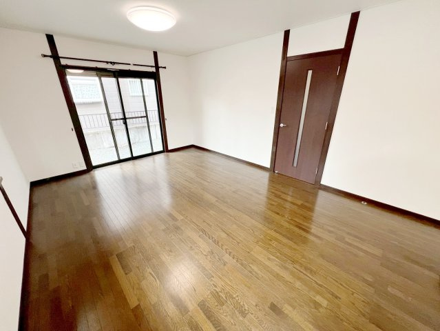 中古 戸建ての居間・リビング