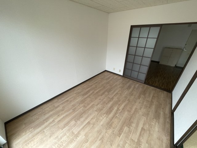 ベルテ東金の洋室