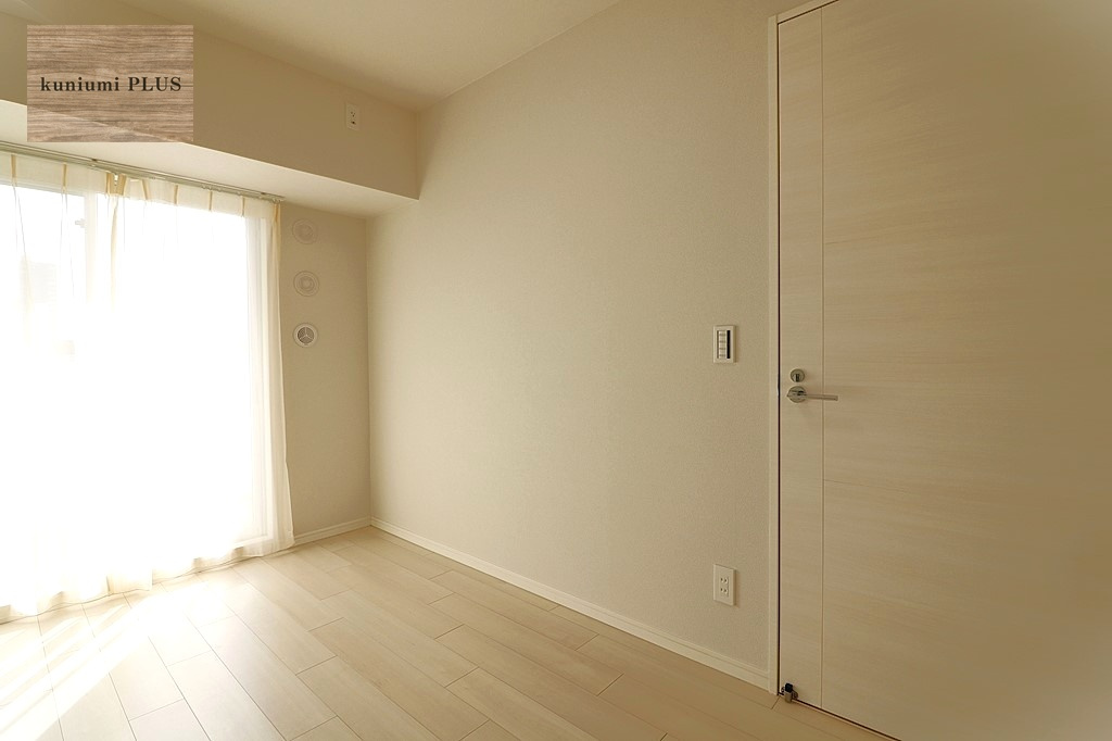 プレミスト堺筋本町ラディーナの洋室