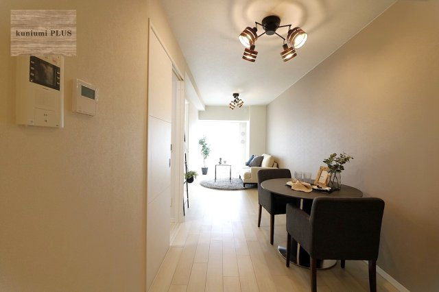 プレミスト堺筋本町ラディーナの居間・リビング