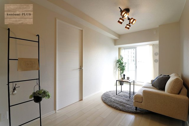 プレミスト堺筋本町ラディーナの居間・リビング