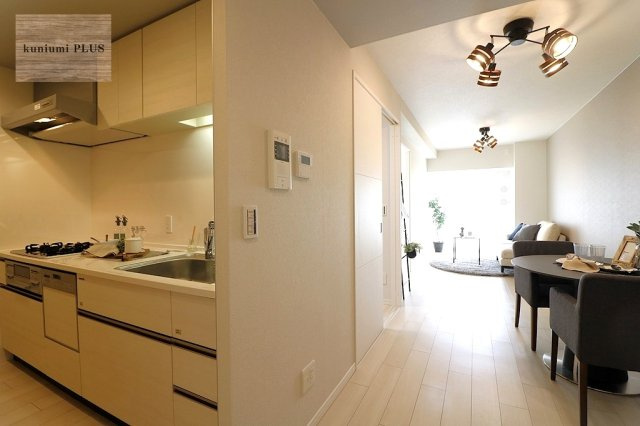 プレミスト堺筋本町ラディーナの居間・リビング