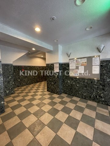 エスリード梅田東のロビー|毎日通るロビーはこのようになっています
駐車場完備です