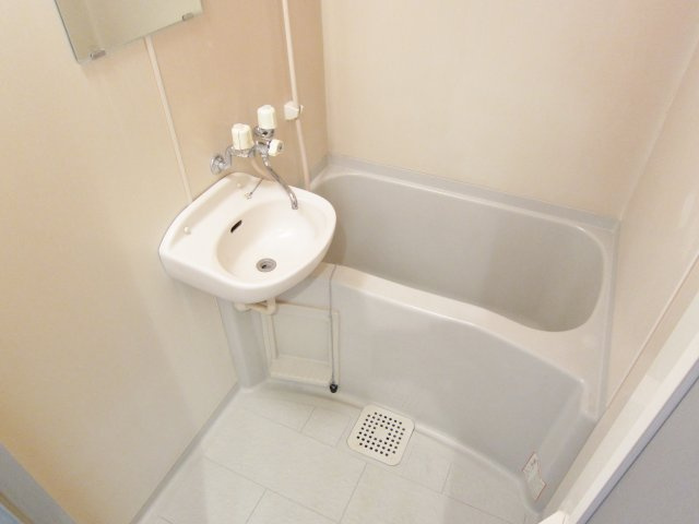 アスティーニ海田南の浴室