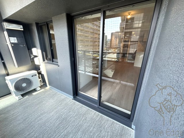 コンフォリア新大阪宮原Qのバルコニー