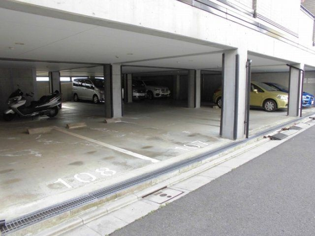 Ｋ-クロッシングの駐車場