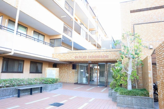 ダイアパレスかちどき橋のエントランス
