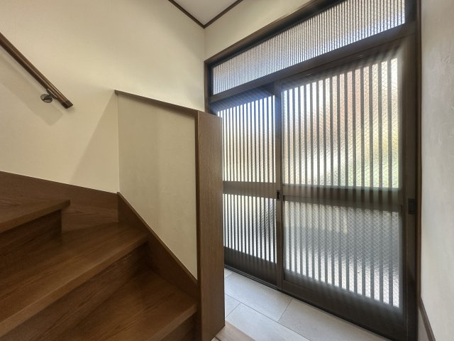 明石市山下町戸建の玄関