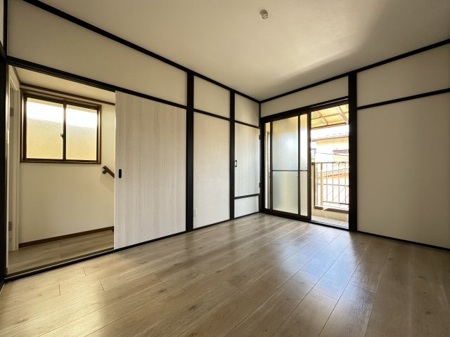 明石市山下町戸建の洋室