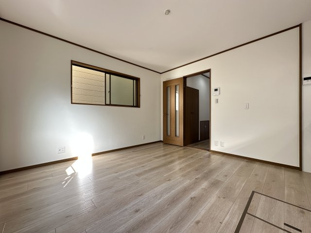 明石市山下町戸建の居間・リビング