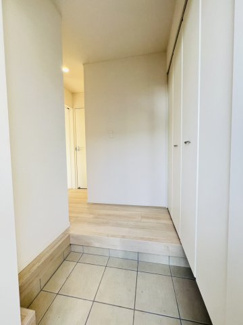 【玄関】 | 西賀茂蟹ケ坂町　新築　1号棟 | 大容量シューズケース設置