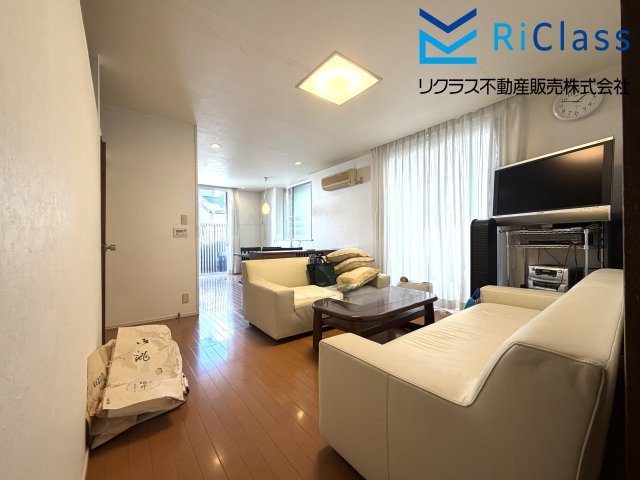 中古戸建　大阪市旭区清水１丁目の居間・リビング|ゆったりとした約15.63帖のリビングです