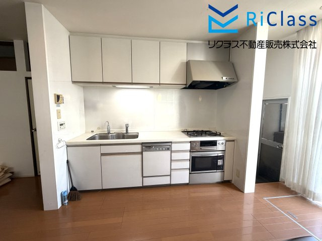 中古戸建　大阪市旭区清水１丁目のキッチン|リフォーム履歴のある食器洗い乾燥機付システムキッチンです