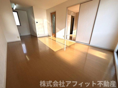 【居間・リビング】 | ローズタウン2番館 | LDK12.3帖　