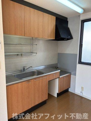 【キッチン】 | ローズタウン2番館 | 吊戸棚付き