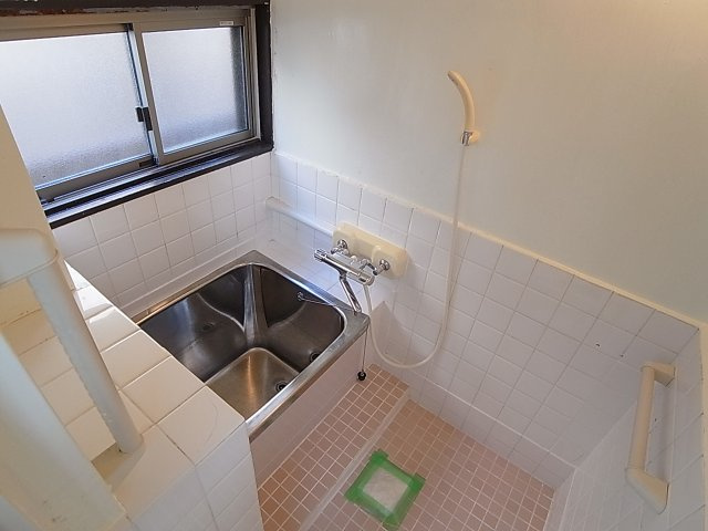 マンション平和の浴室|サーモスタット式レバーが便利なお風呂