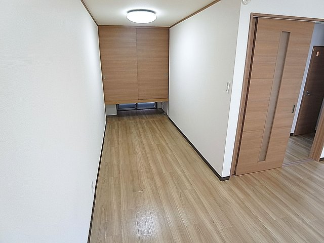 マンション平和の洋室|改装済みで綺麗に仕上がっています