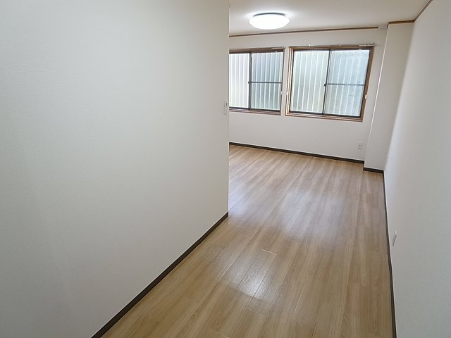 マンション平和の内装|各部屋に照明器具も付いてます