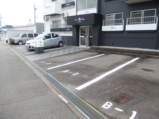 ルーミックノート緑丘の駐車場