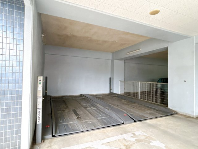 リ・エンブル駅北の駐車場