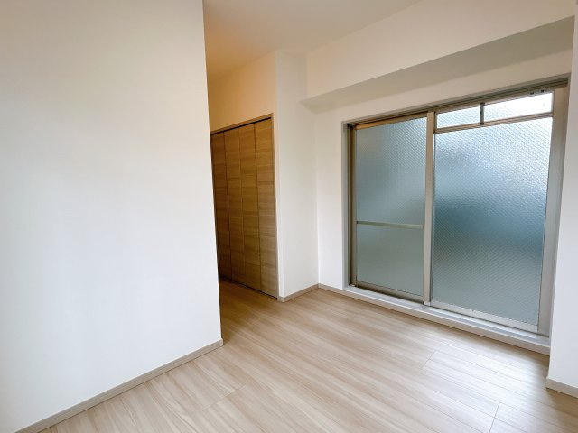 リ・エンブル駅北の洋室