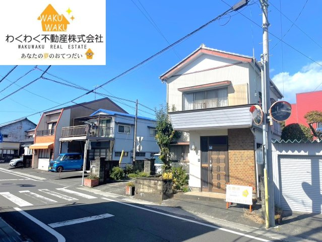 中古 戸建ての前面道路含む現地写真