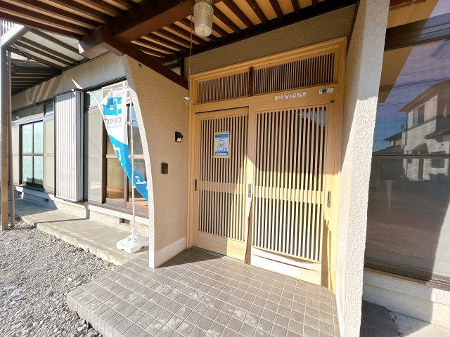 中古戸建のエントランス