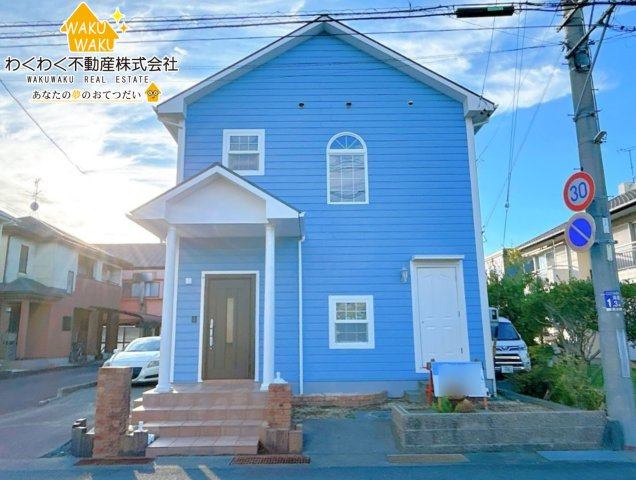 中古 戸建ての前面道路含む現地写真