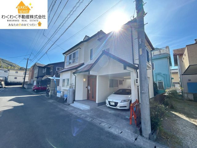 中古 戸建ての前面道路含む現地写真