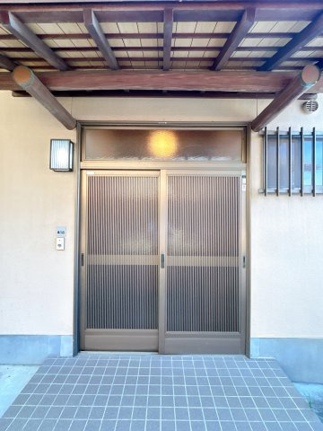 中古戸建のエントランス
