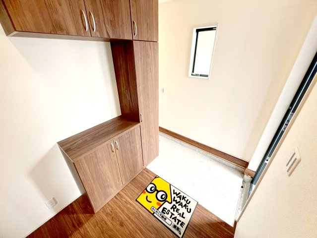 焼津市高新田　新築戸建　全３棟の玄関