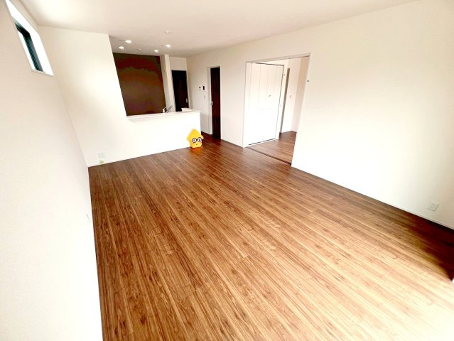 焼津市高新田　新築戸建　全３棟の居間・リビング