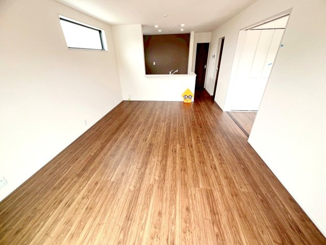 焼津市高新田　新築戸建　全３棟の居間・リビング