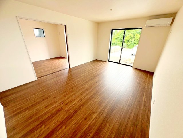 焼津市高新田　新築戸建　全３棟の居間・リビング