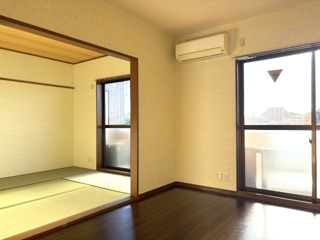 ウメジュネスの居間・リビング